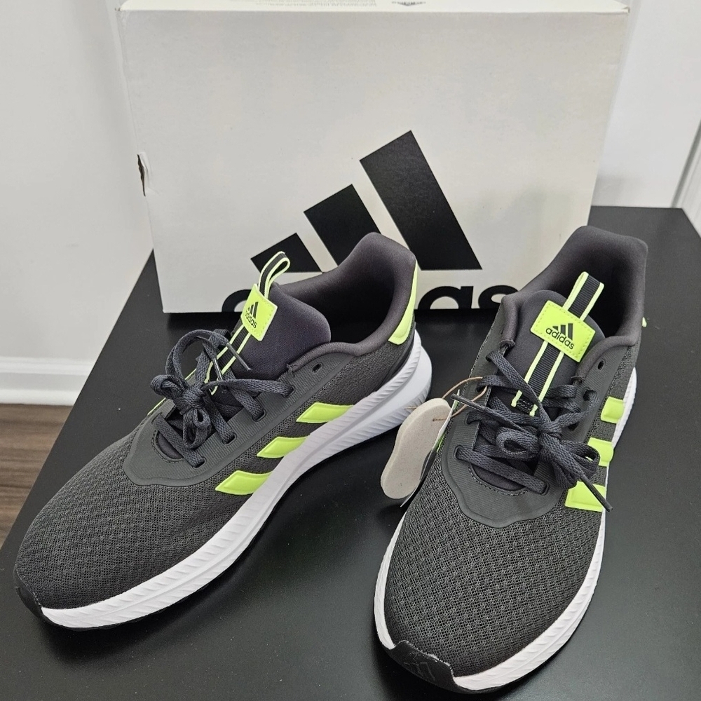 NIB Adidas Men's Athletic Running Shoes Size 10
